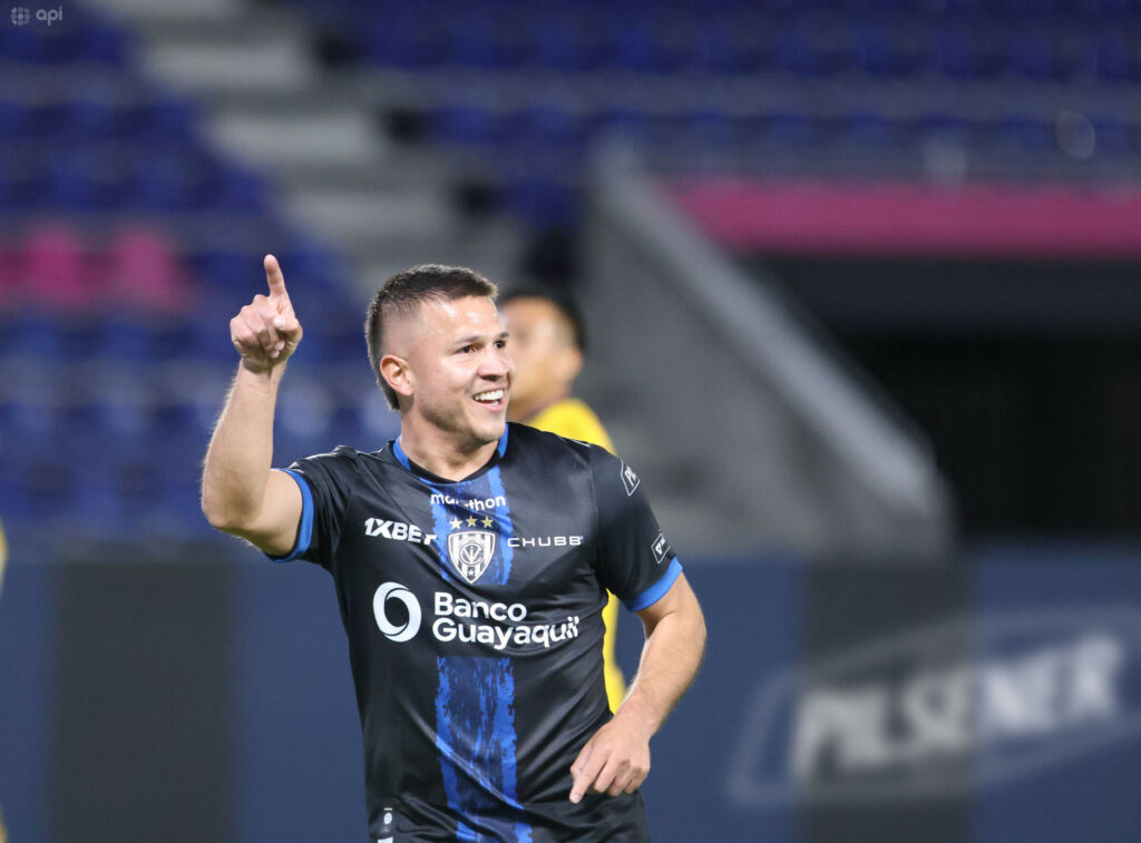 Hugo Quintana celebra un gol con Independiente del Valle ante Delfín en Liga Pro.