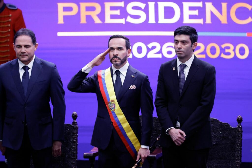 Abelardo de la Espriella (c-i) jura como presidente de Colombia para el periodo 2026-2030 este viernes en Cali (Colombia).