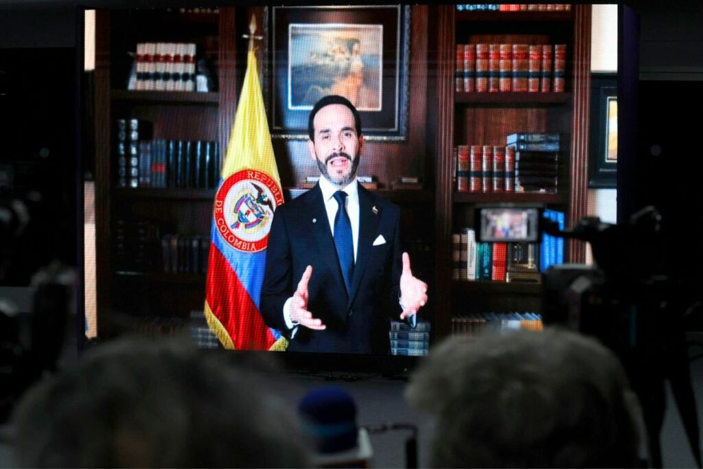 El presidente electo de Colombia, Abelardo de la Espriella, habla en una trasmisión este jueves, en Cali (Colombia).