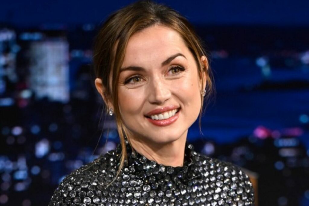 Ana de Armas y Beto Montenegro disfrutaron de un paseo en barco durante sus vacaciones en la isla de Formentera, España.