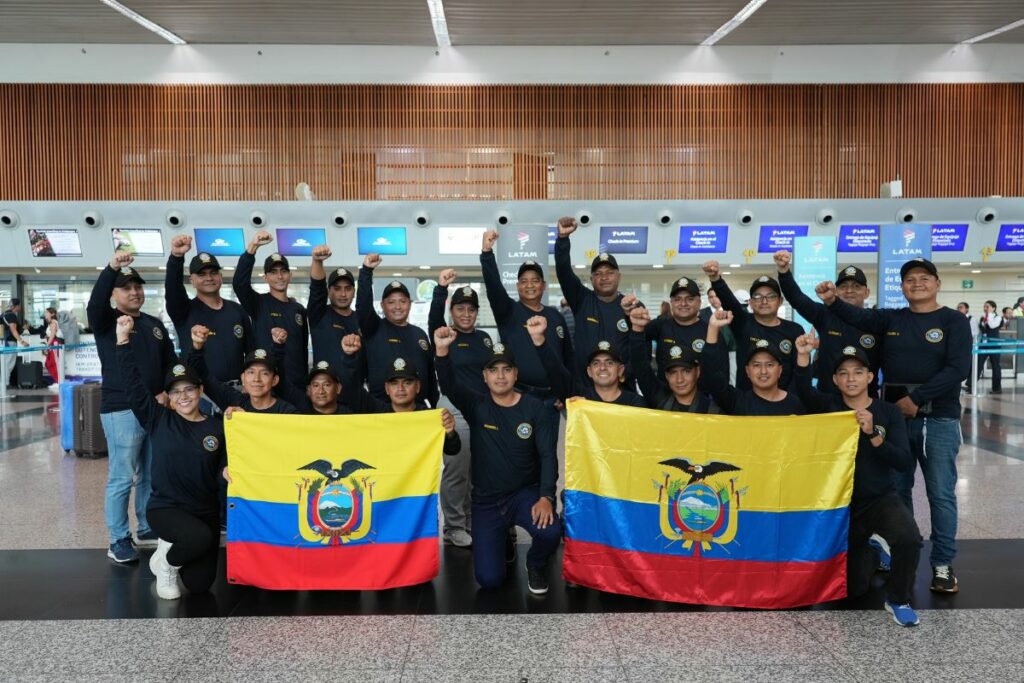 Expertos y científicos ecuatorianos que viajaron a la Estación Científica Pedro Vicente Maldonado (PEVIMA) en la isla Greenwich durante la XXIX Expedición Antártica Ecuatoriana.