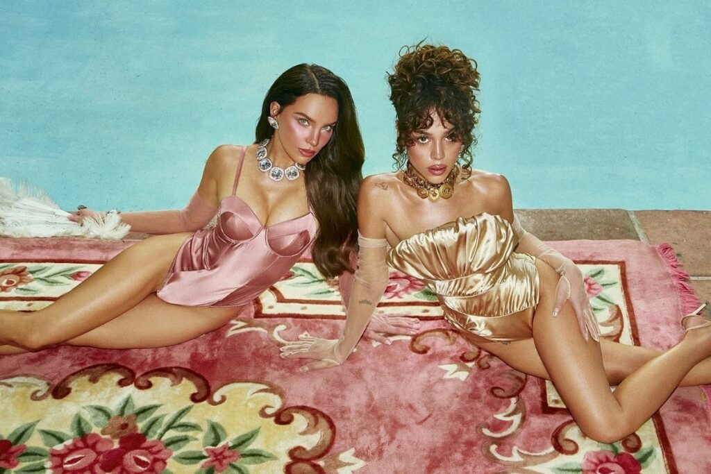 Belinda y Danna protagonizan el video oficial de Dolce Vita, sencillo grabado en una hacienda de México.