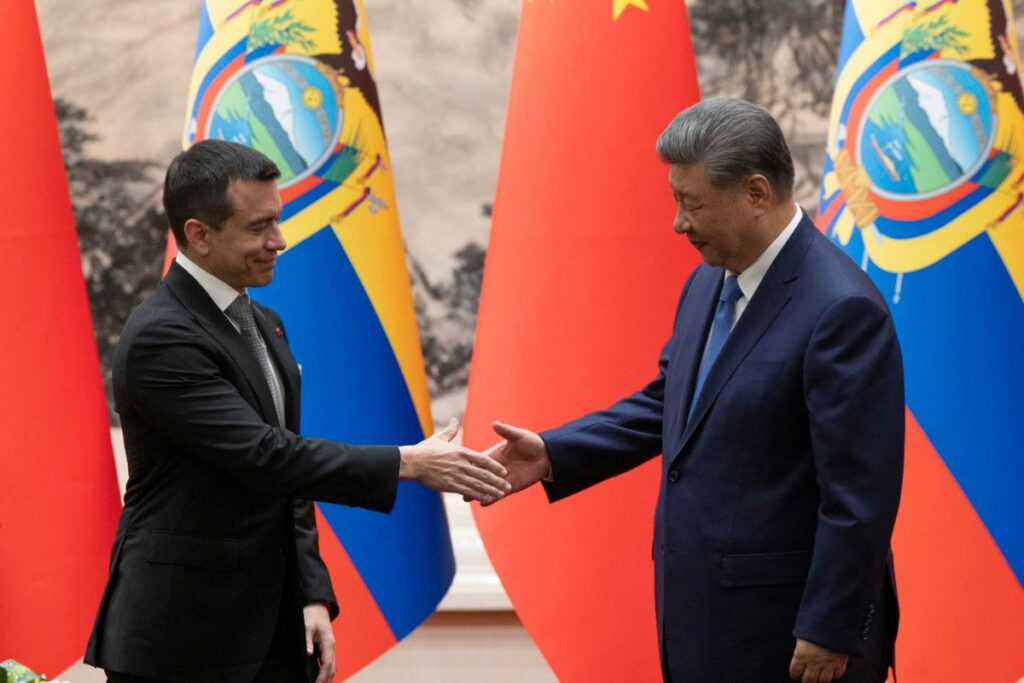 El presidente de China, Xi Jinping, y el de Ecuador, Daniel Noboa, se reunieron en el Gran Palacio del Pueblo, en Beijing.