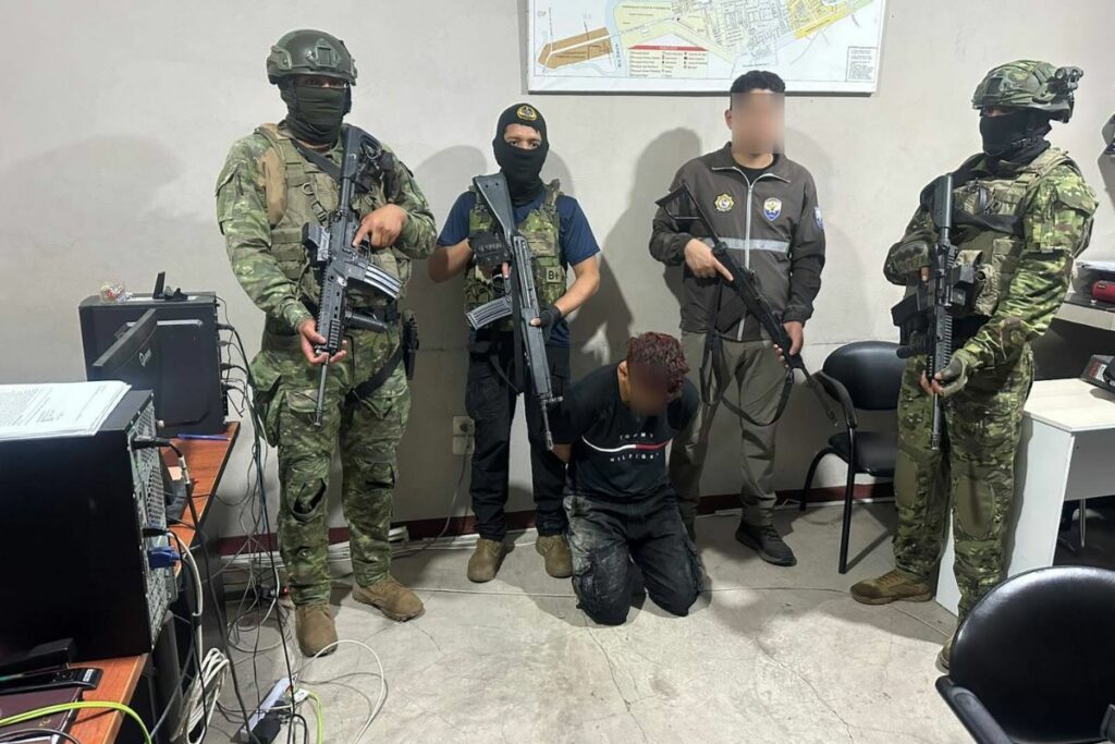 El ejército logró la captura de alias 'Colorado' en Guayas.