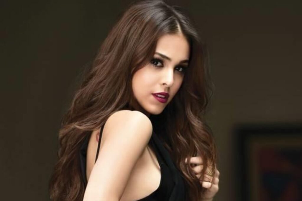 Cantante y actriz mexicana con una sólida proyección internacional en el pop.