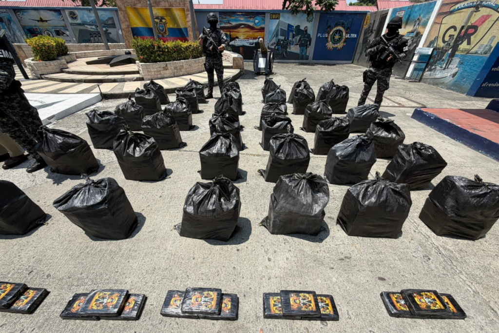 Más de una tonelada de cocaína fue incautada durante el decomiso de droga en Posorja.