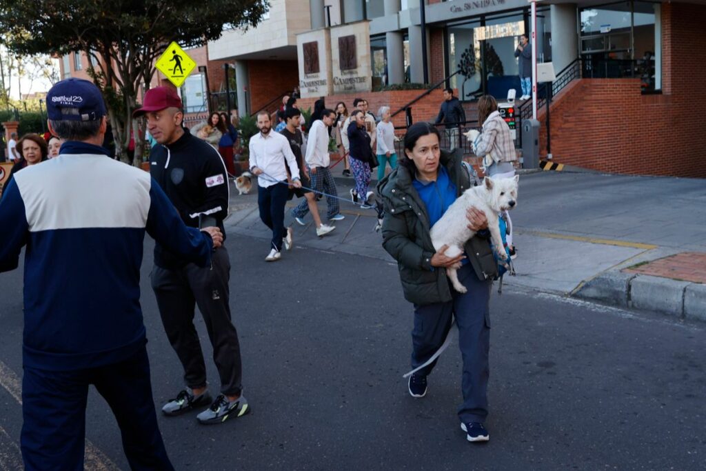 Ecuador offers rescue team to Colombia after 7.4 magnitude earthquake