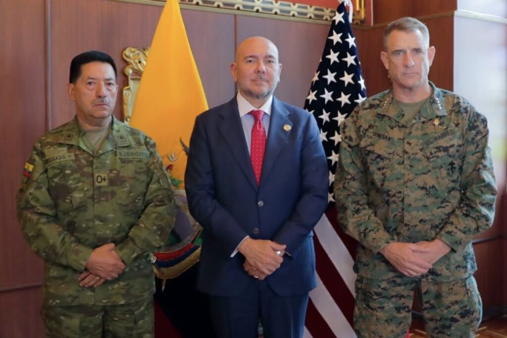 Jefe del Comando Sur de EE. UU. realizó su tercera visita oficial a Ecuador