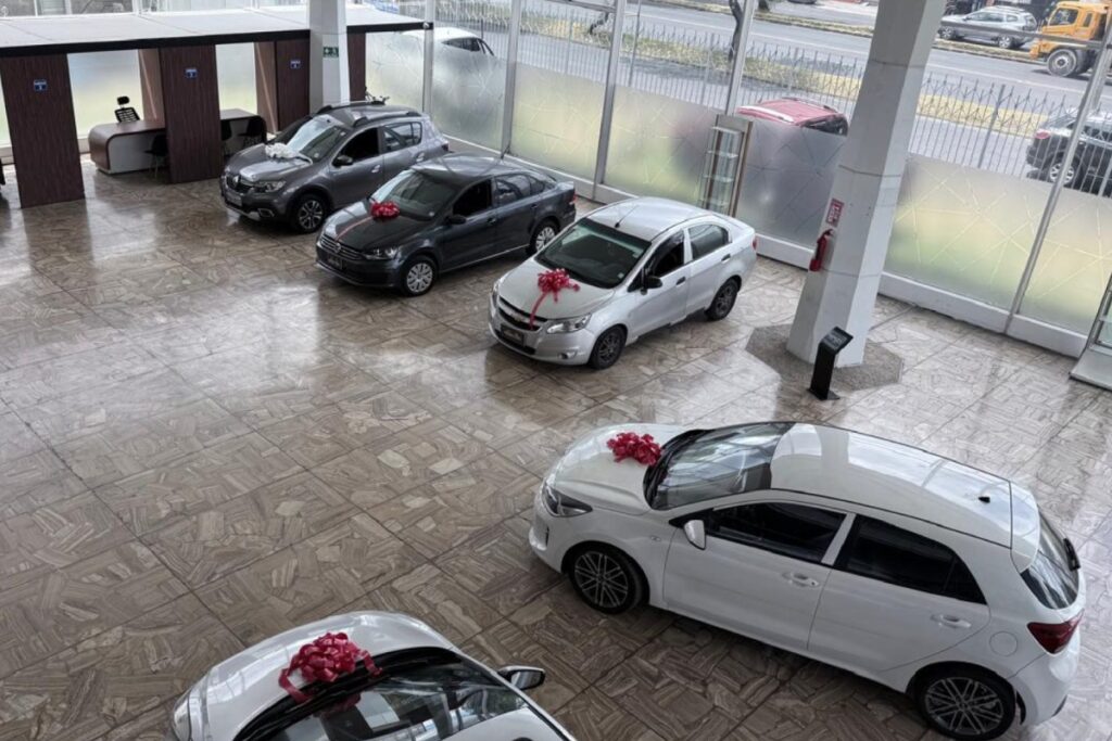 Clausuran concesionaria en Quito donde clientes reclamaban la devolución de hasta 4 500 dólares
