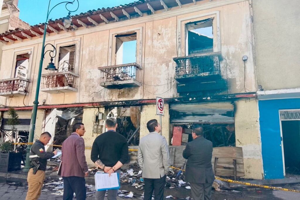 Fiscalía abre investigación sobre incendio en el centro de Riobamba
