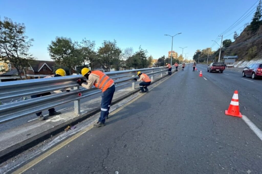 Quito tiene cierres viales parciales por instalación de guardavías durante 60 días