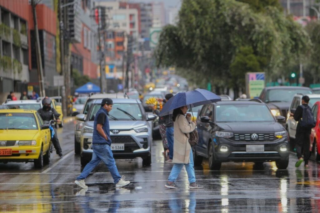 Lluvias sorprenden a Quito este domingo 16 de agosto
