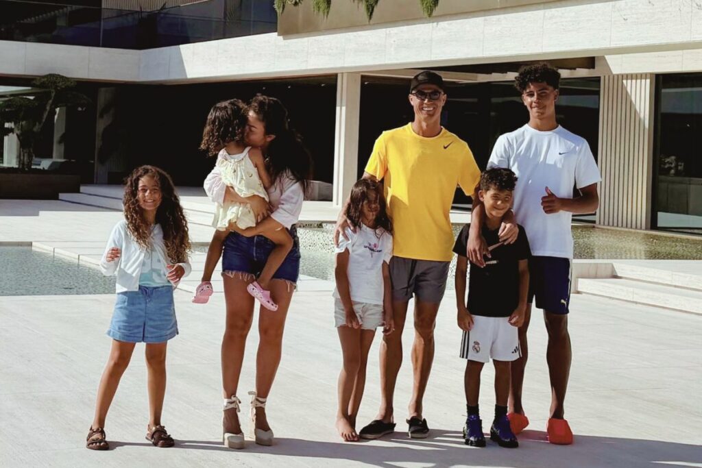 La familia de Cristiano Ronaldo.