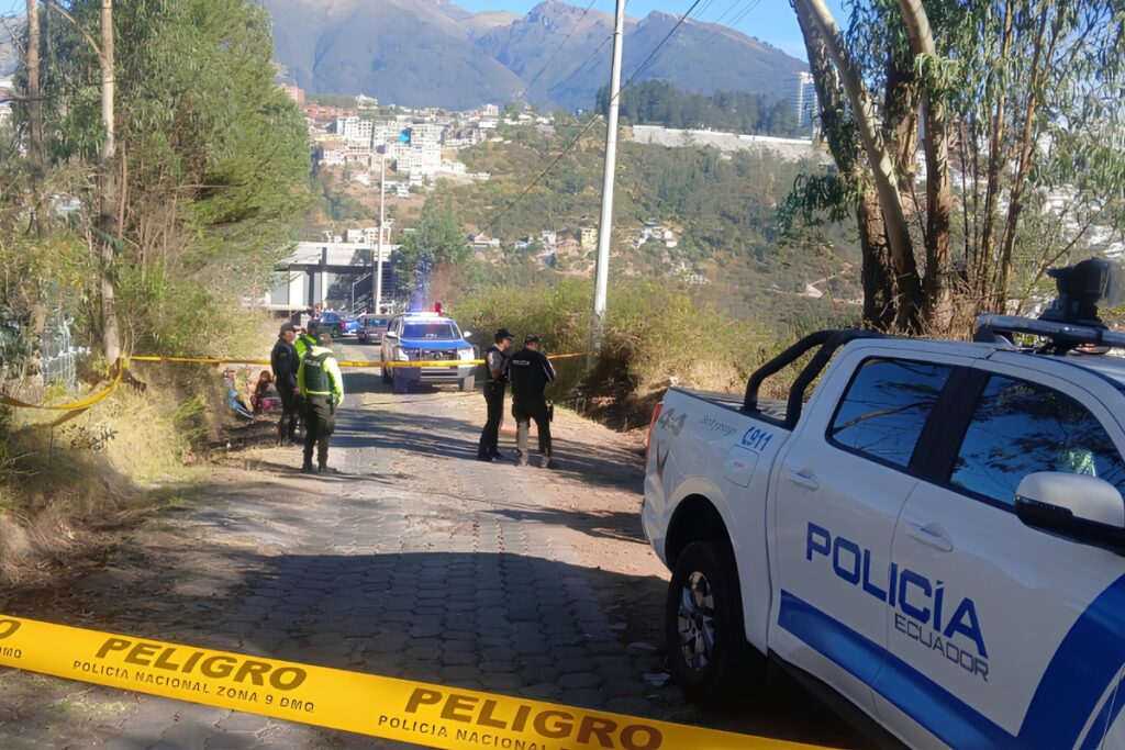 Agentes policiales acudieron al sector de San Francisco de Miravalle para realizar las primeras diligencias.