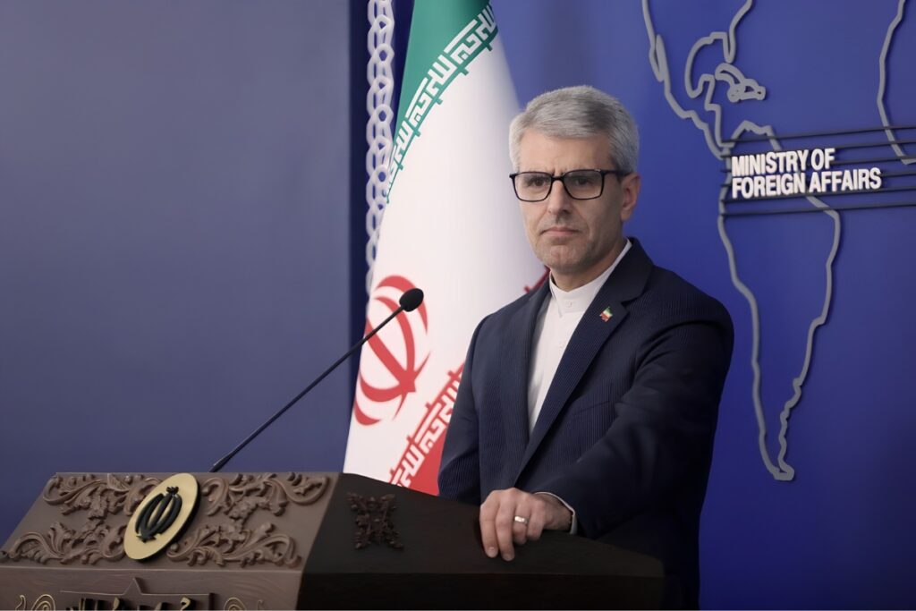 Ismail Bagaei, portavoz del Ministerio de Exteriores de Irán, durante una rueda de prensa.