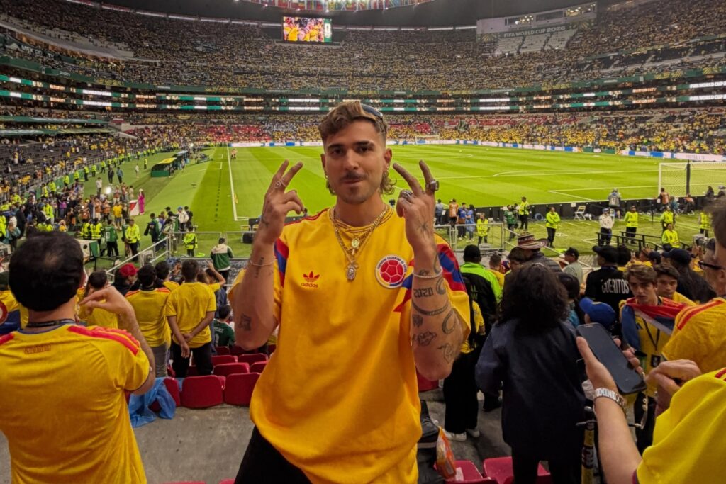 Cantante y compositor colombiano de la nueva ola urbana.