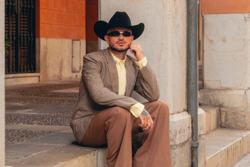 Artista emergente colombiano que causa sensación con sus ritmos afrobeats y urbanos.