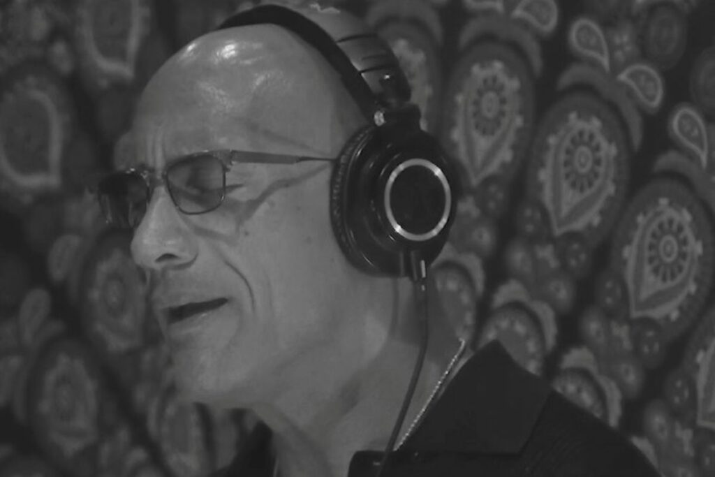 La Roca presentó la canción Your Dad como parte de un nuevo proyecto musical.