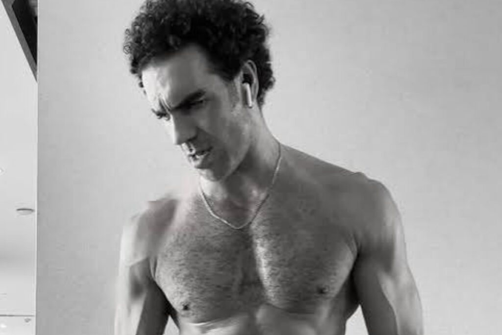 Actor y modelo brasileño afincado con éxito en la televisión hispana.