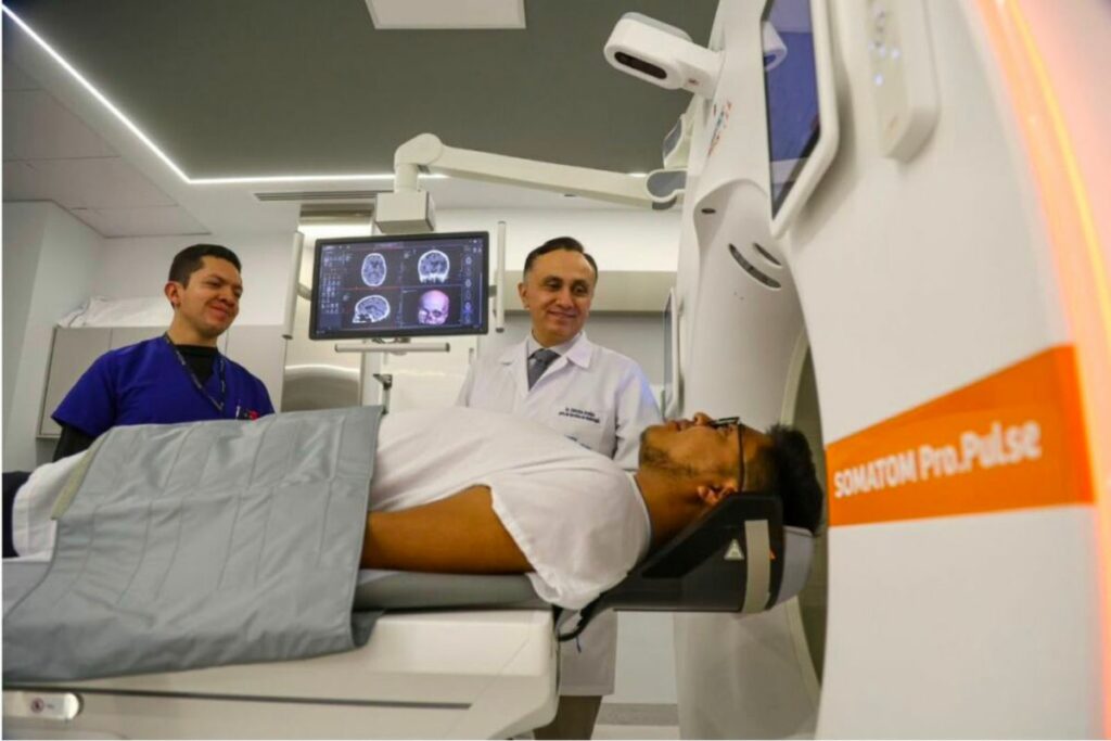 Christian Armijos, jefe de servicio del área de imagen del Hospital Metropolitano.