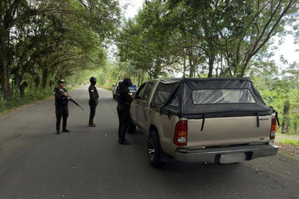 Policía ejecutó 1 347 operativos de control durante el feriado en Ecuador.