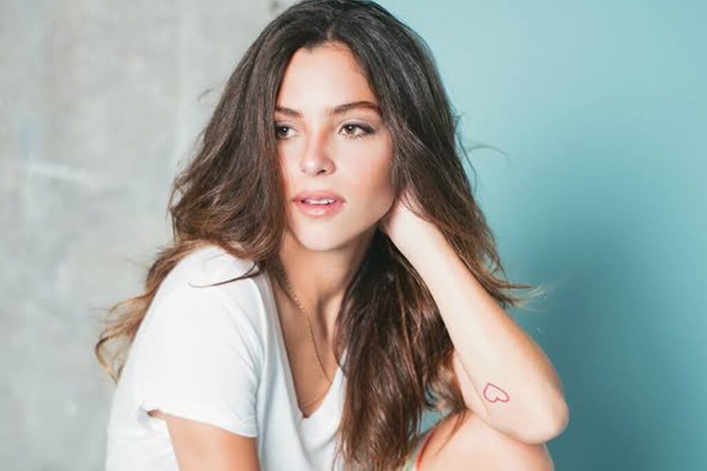 Actriz colombiana participante en proyectos de impacto en plataformas digitales.
