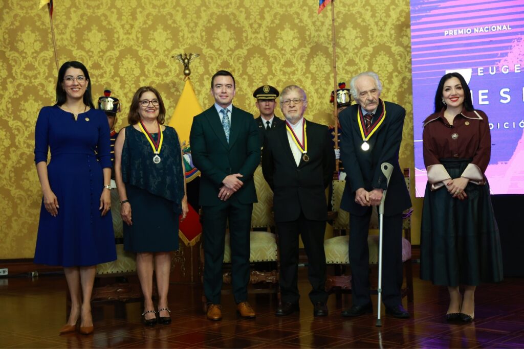 Daniel Noboa entregó el Premio Nacional Eugenio Espejo a tres personalidades ecuatorianas.