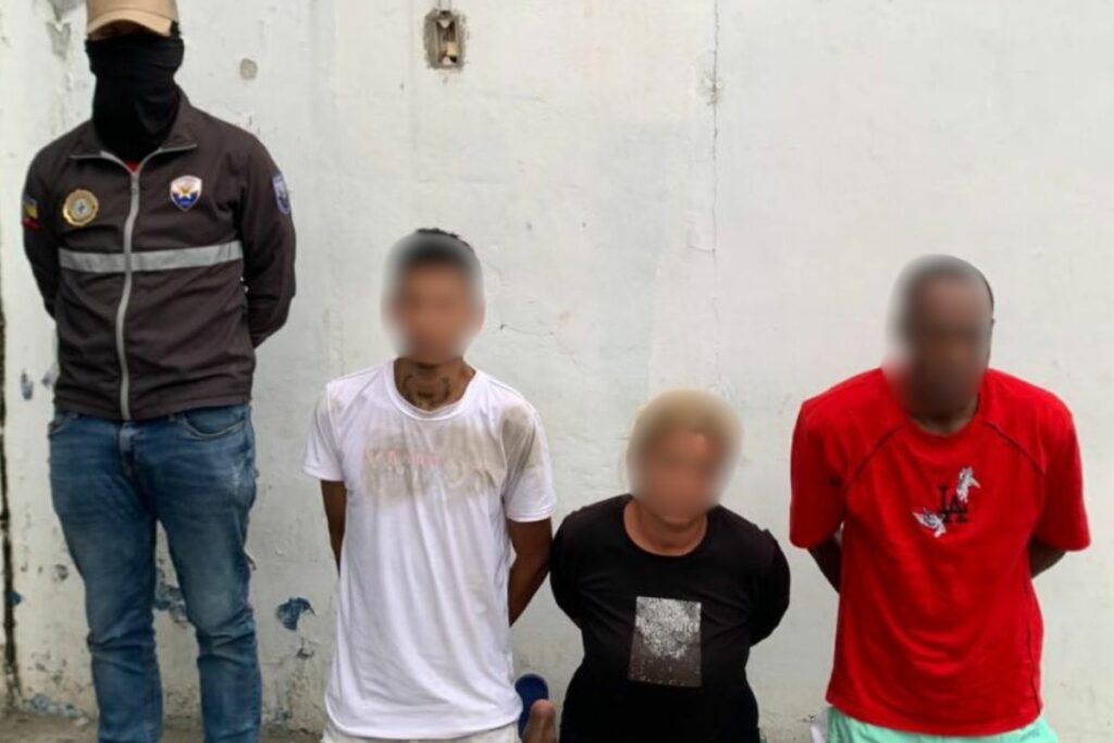 El ministro del Interior, John Reimberg, compartió una foto de los detenidos.