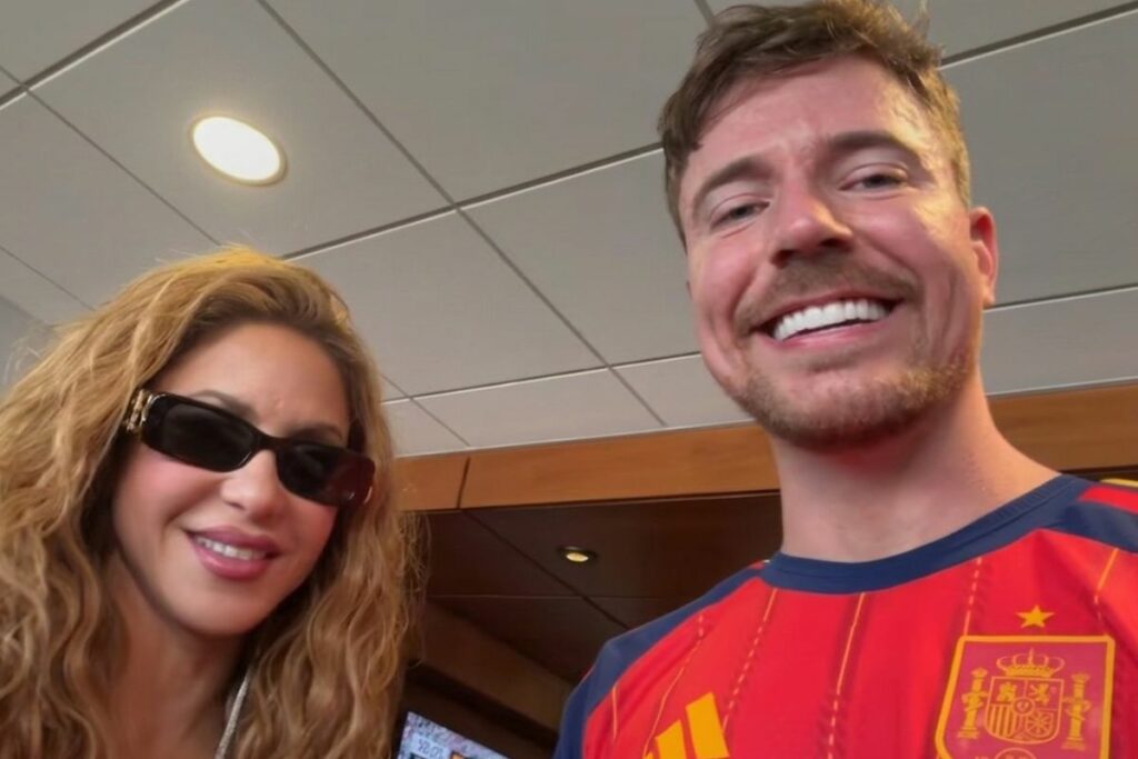 Shakira pudo conversar y saludar al influencer MrBeast.