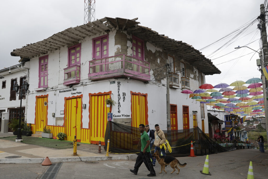 Vivienda dañada por el terremoto de magnitud 7,4 en Salento, Colombia.