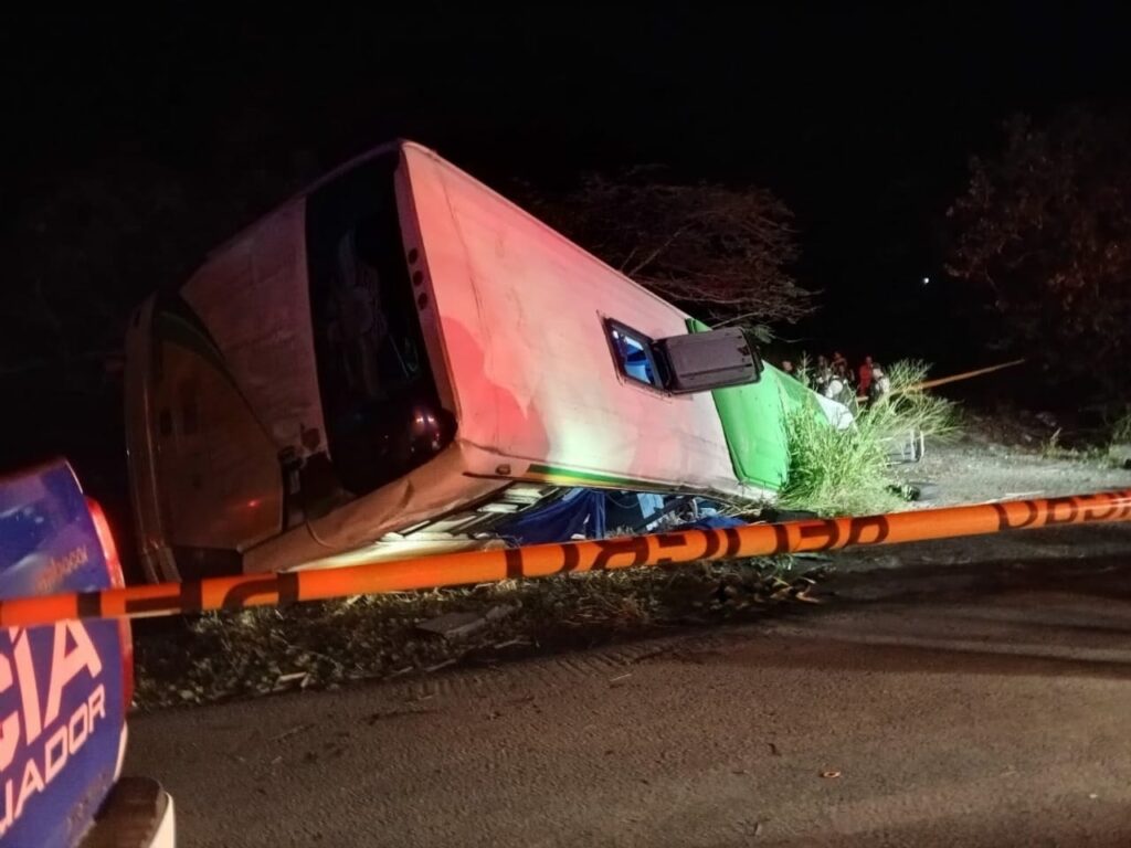 El bus se volcó