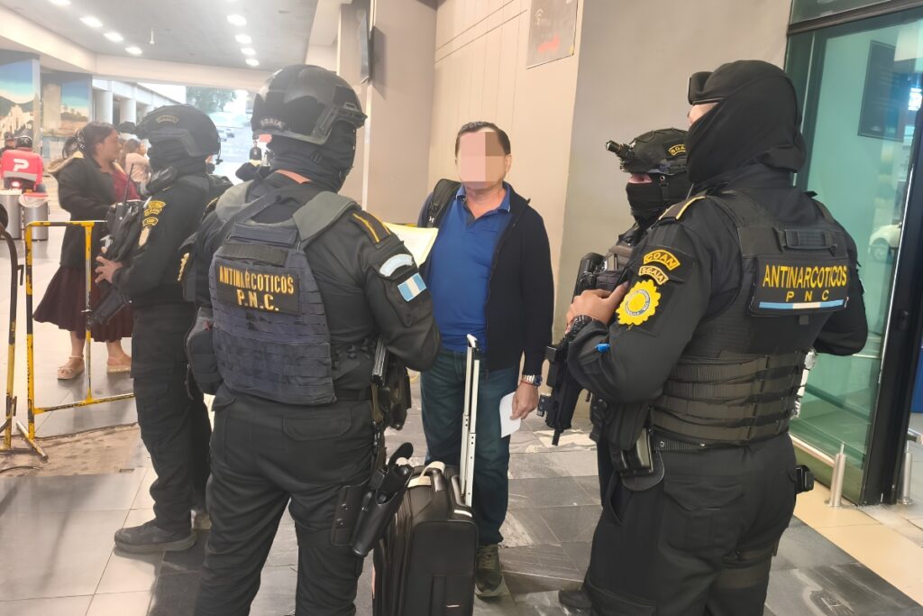 Wilson Mendoza Barberán fue detenido el 19 de agosto de 2026 en el Aeropuerto Internacional La Aurora, en Guatemala.