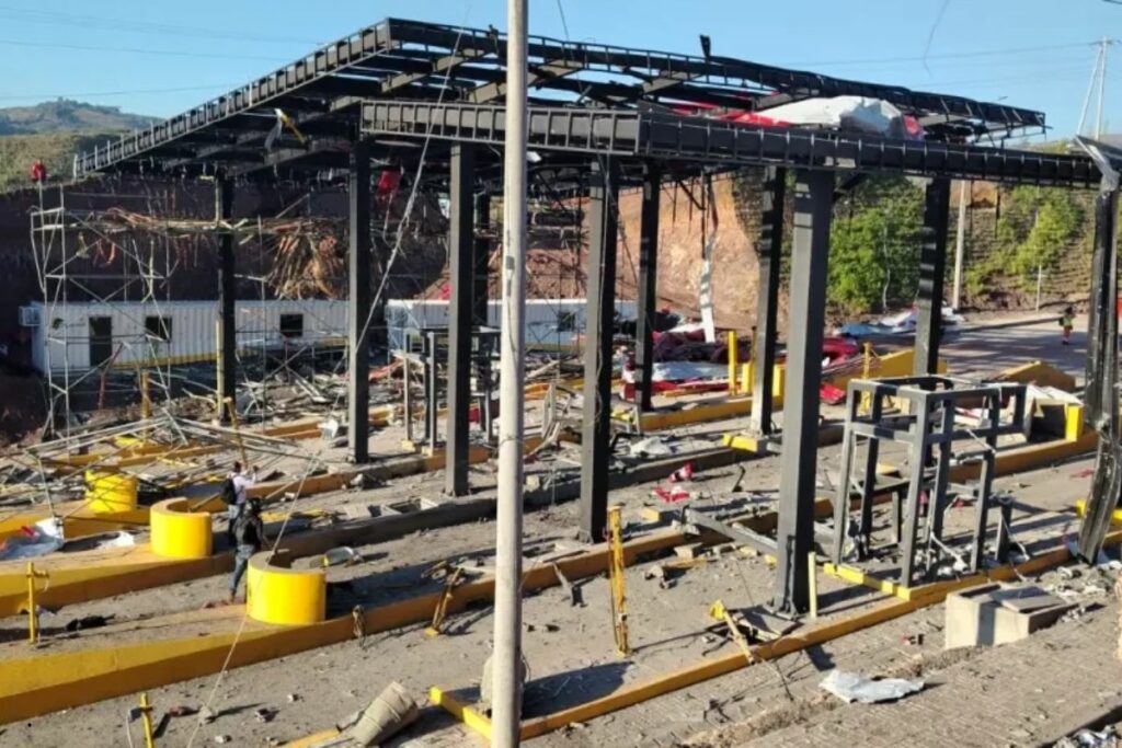 Un peaje entre Popayán y Cali fue destruido.
