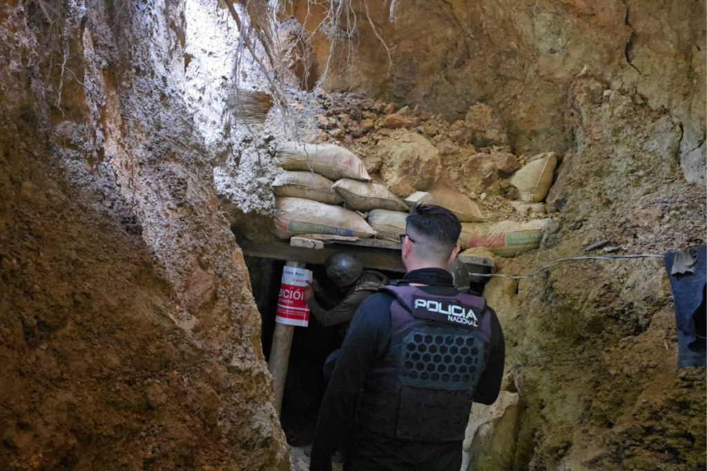 Policía y ARCOM intervinieron un campamento de minería ilegal en Azuay.