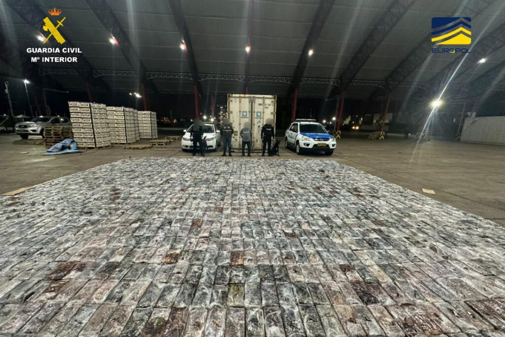 La operación Mondragón desarticuló una red que enviaba cocaína desde Ecuador hacia puertos de España.