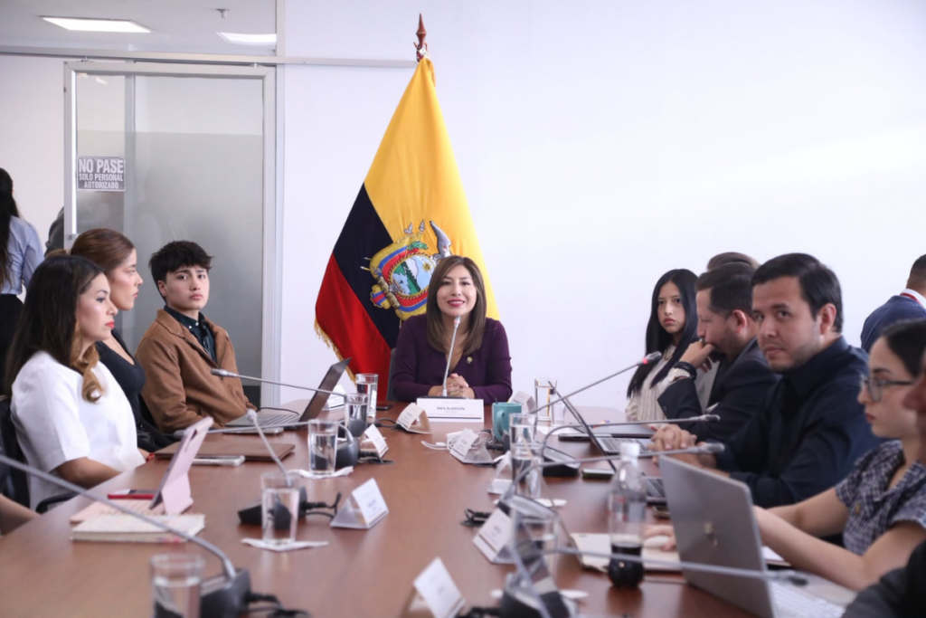 La Comisión de Seguridad aprobó con ocho votos el informe para primer debate de la Ley Antimafias.