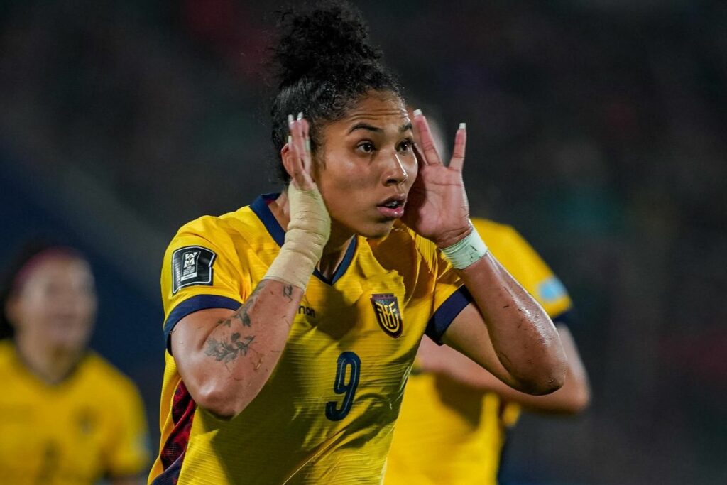 La Selección de Ecuador femenina está dirigida por Eva Espejo.