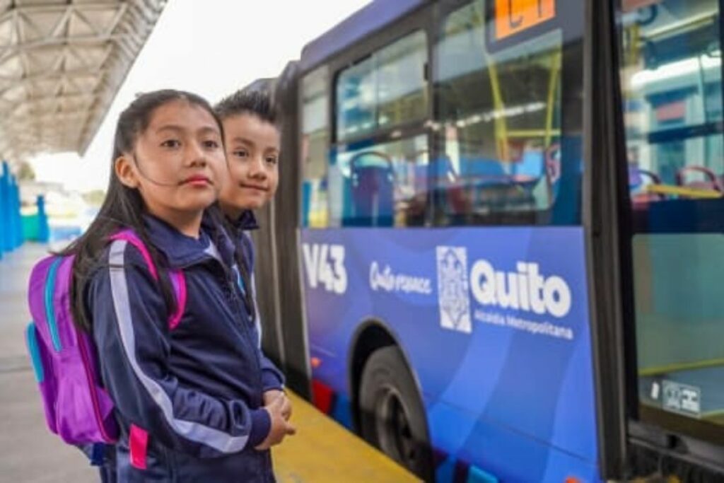 Quito reactiva los expresos escolares para facilitar la movilidad de estudiantes.