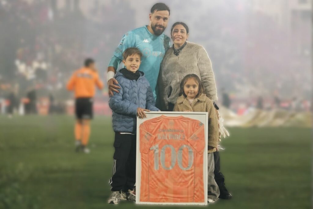 Hernán Galíndez junto a su familia durante el reconocimiento en Huracán