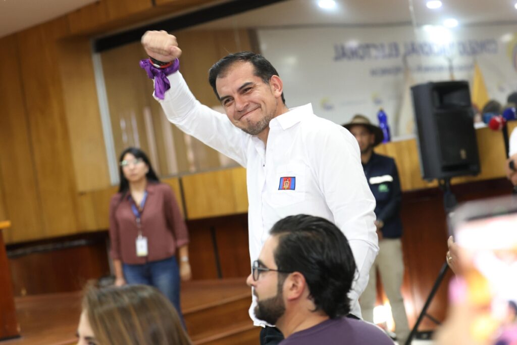 Harold Burbano y Giovanna Ubidia inscribieron sus candidaturas por ADN.