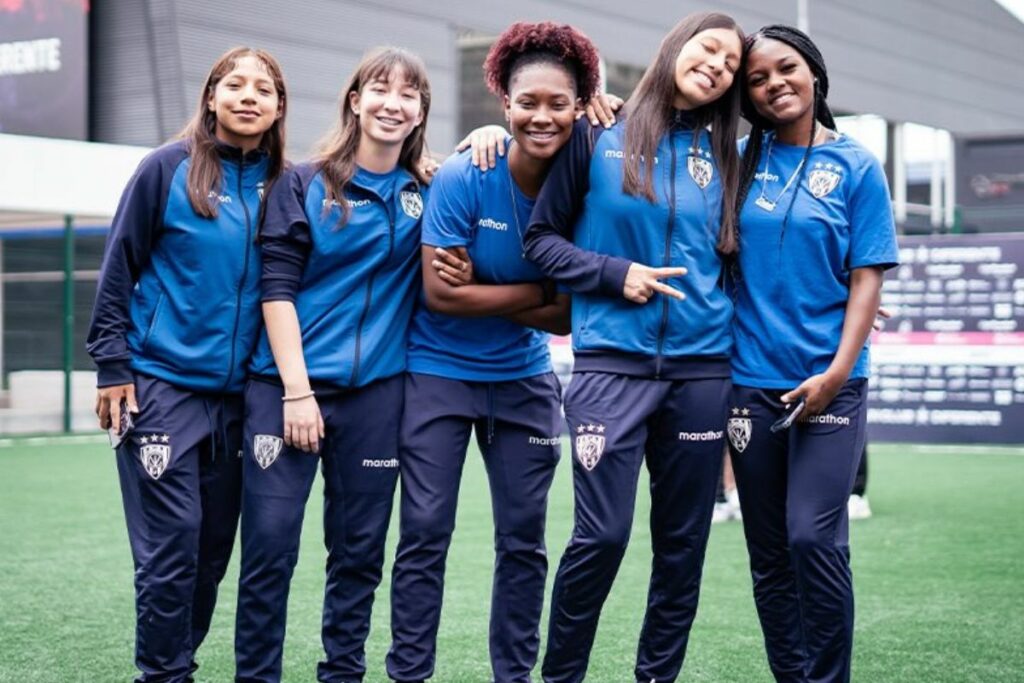 Jugadoras de Independiente del Valle en la inauguración de su centro de alto rendimiento.