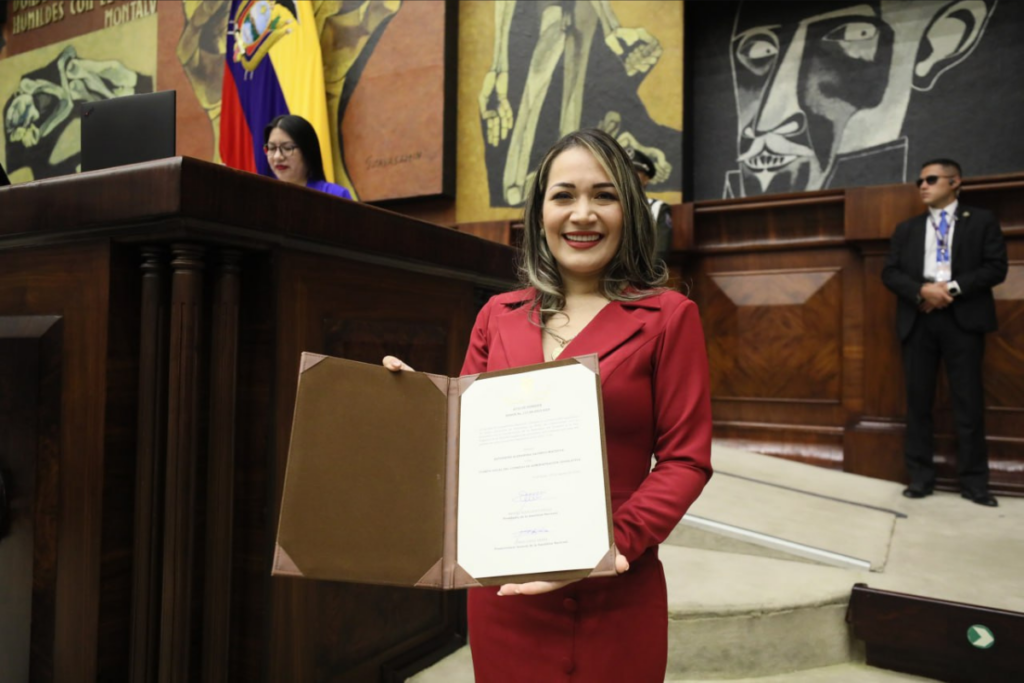 Katherine Pacheco fue posesionada como cuarta vocal del CAL ante el Pleno de la Asamblea Nacional.