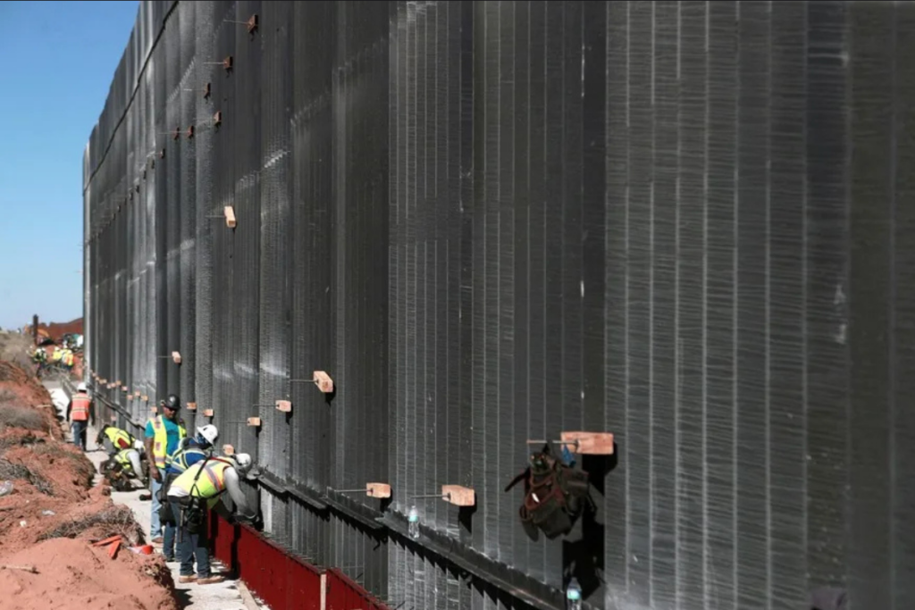 El proyecto de muro fronterizo entre EE.UU. y México abarca 100 kilómetros en el sector de Tucson 5.