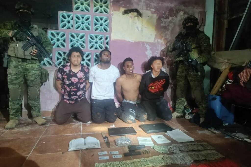 El operativo militar se realizó en Quito.