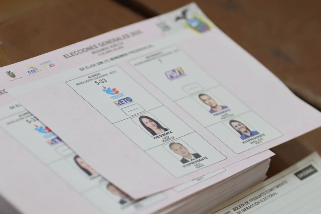Revolución Ciudadana cambia de listas y enfrenta un desafío para retener sus votos.