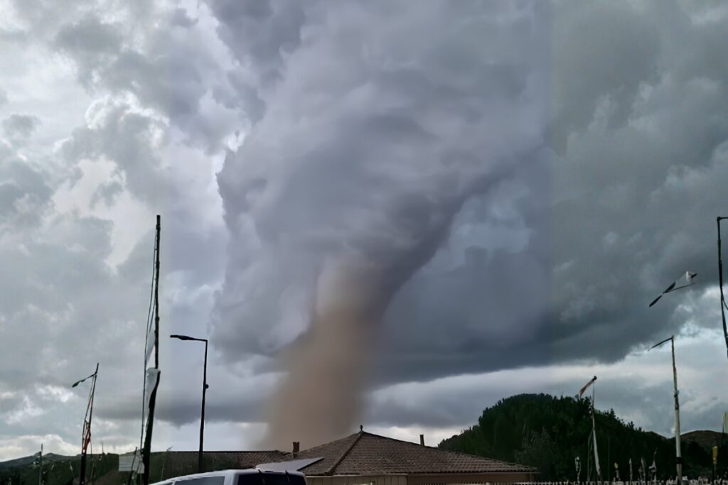 El tornado afectó unas 300 viviendas en Pomas, localidad cercana a Carcasona, en el sur de Francia.