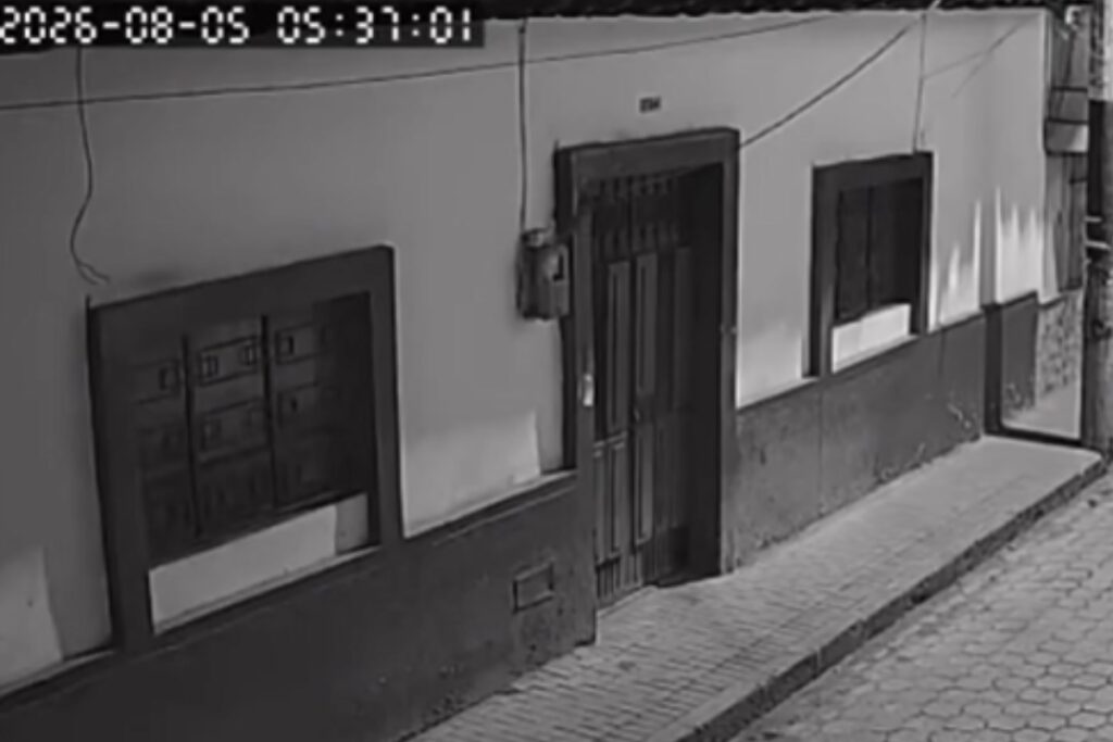La cámara de vigilancia se sacudió durante varios segundos por el sismo registrado en Carchi.