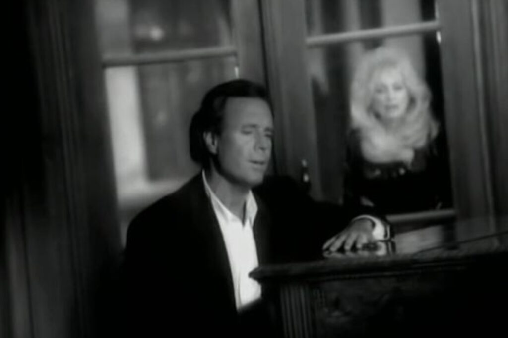 Dos extrabajadoras señalan a Julio Iglesias por presuntos abusos sexuales.