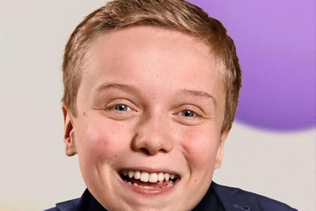 Lenny Rush como elfo Dobby.