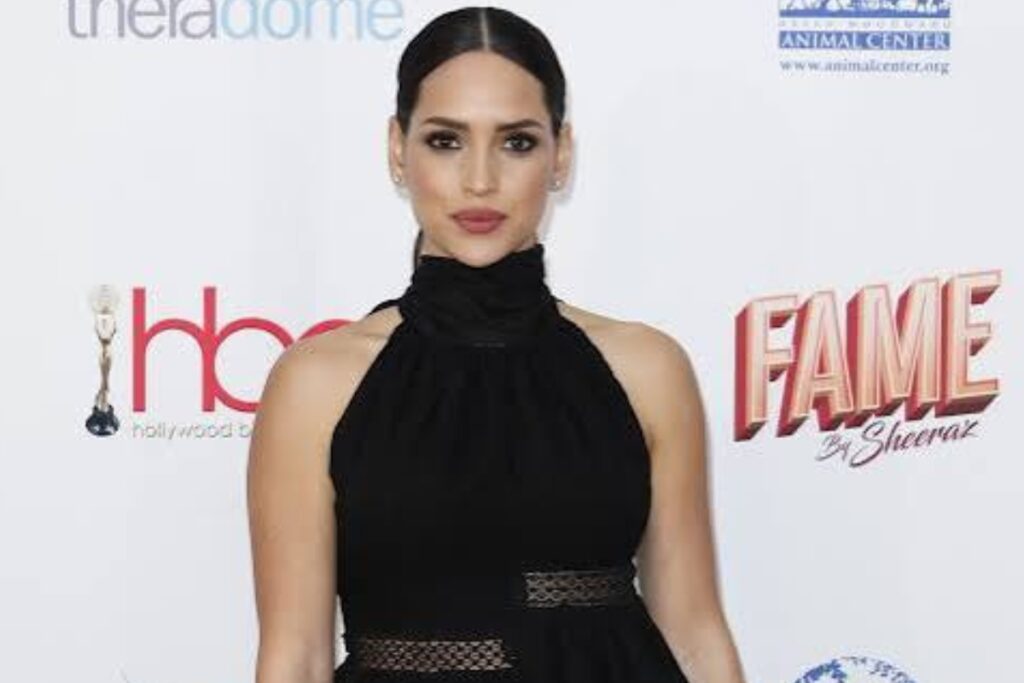 Adria Arjona mantiene el misterio sobre su papel en DC y recuerda su paso por 'Star Wars'.